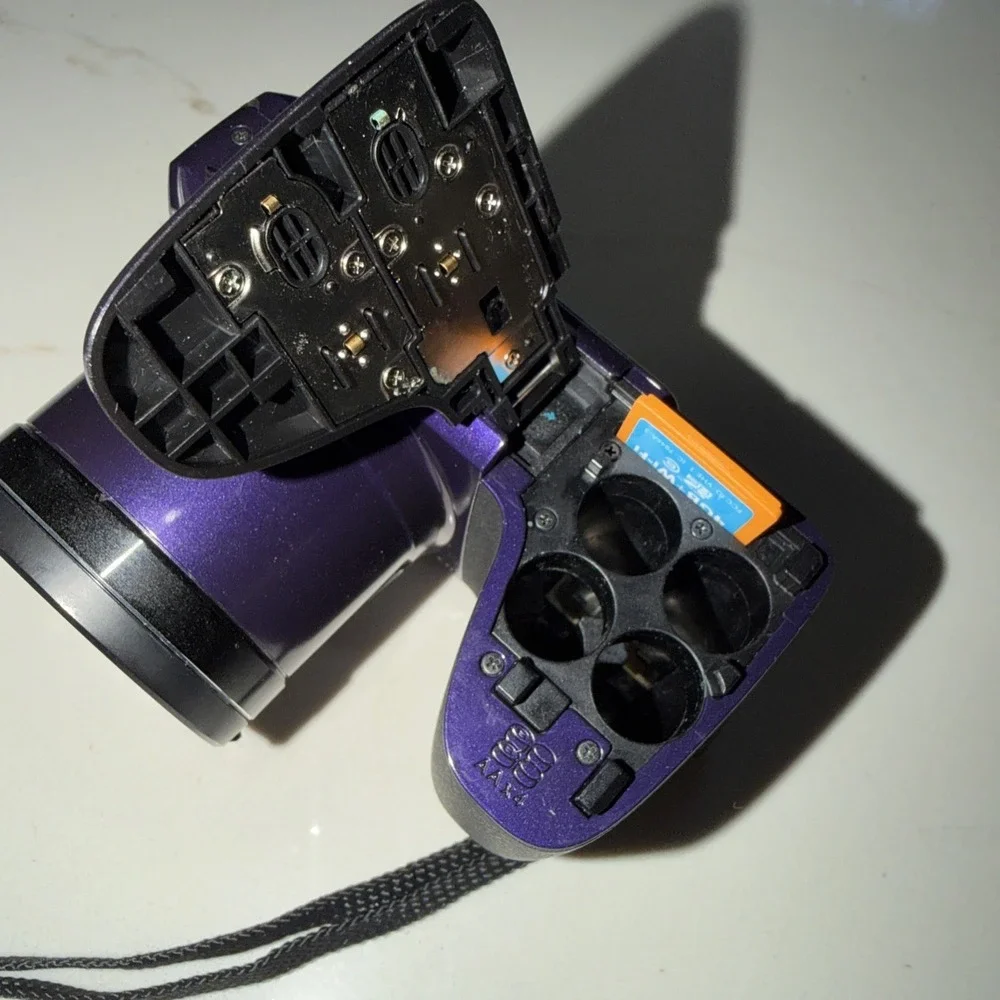 Kodak Easy Share Z 5120 16mp Digital Camera 26x Zoom+8gb SD UNTESTED Purple